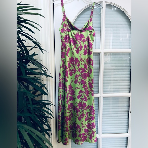 🌺🌸 Vanessa Scott Apple-Green and Frusia-Pink Draped-Neck Strap Long Dress. - Picture 15 of 16